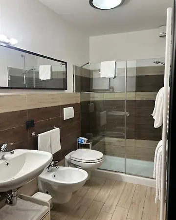 Down Town Апартаменты Менаджо